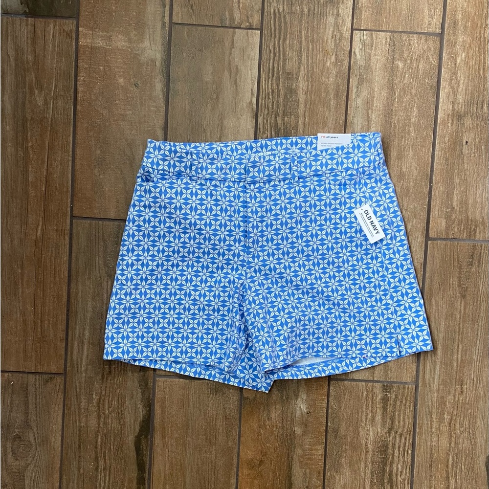 NWT-Old Navy High Rise Pixie Short